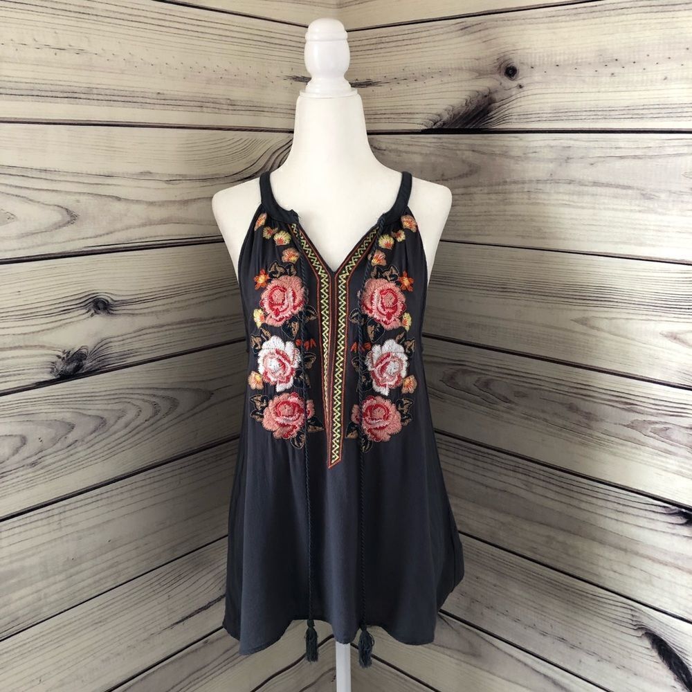 Floral Embroidered Tassel Tank Size Small
